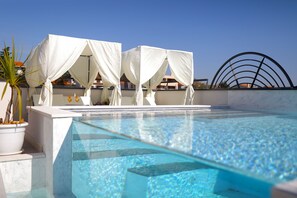 Seasonal outdoor pool, pool umbrellas, pool loungers - Villa Harmony (Zadar)