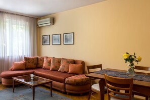 TV - Cosy Comfort Apartment in the city center of Varna (Варна)