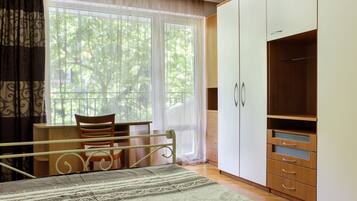 1 bedroom, iron/ironing board, internet, bed sheets