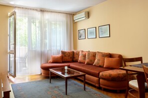 TV - Cosy Comfort Apartment in the city center of Varna (Варна)