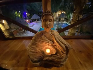 Couples treatment rooms, deep-tissue massages, Thai massages