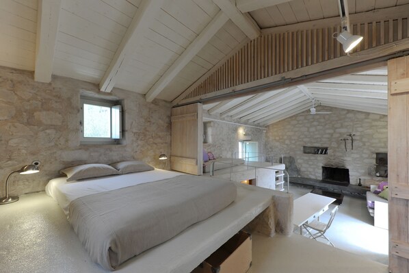 2 bedrooms, free WiFi, bed sheets - Maina, a traditional hillside house with full sea view in Mani, Peloponnese. (Έξω Νυμφίο)