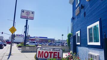 Superior Room, 1 King Bed, City View | Exterior