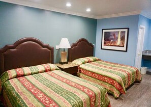 Double Room, City View | Desk, laptop workspace, soundproofing, free WiFi - Redondo Beach Motel (Gardena)