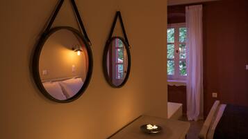 4 bedrooms, iron/ironing board, internet, bed sheets