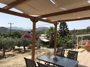 Outdoor dining - Maria's Sweet Home. Traditional Renovated house (Καρθιανά)