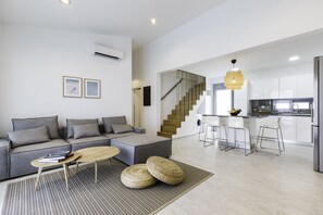 Smart TV - Villa Phos with Private Pool & Sea Views in Lindos (Vlicha beach) (4338+HW7 Lindos, Greece)