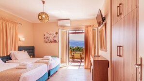 2 bedrooms, in-room safe, iron/ironing board, travel cot - Armonia Villas Kefalonia, “Beautiful location, deluxe services" (Lixouri)