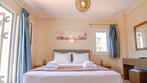 2 bedrooms, in-room safe, iron/ironing board, travel cot - Armonia Villas Kefalonia, “Beautiful location, deluxe services" (Lixouri)