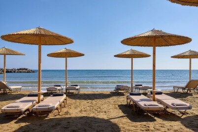 Villa Eva 2 Brand new luxury villa, 50 meters from the sea with a dream garden