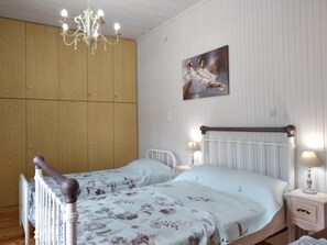 2 chambres, fer et planche à repasser, accès Internet, draps fournis