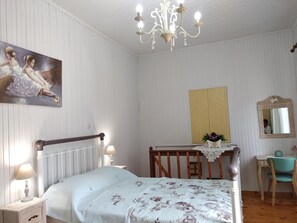 2 chambres, fer et planche à repasser, accès Internet, draps fournis