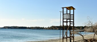 El Mar Seaview Penthouse, 2 BDR, 7’ from beach, renovated