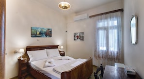 2 makuuhuonetta, silitysrauta/-lauta, ilmainen Wi-Fi, vuodevaatteet