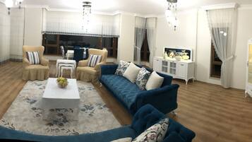 Luxury-Villa, Mehrere Betten, Meerblick | Wohnbereich