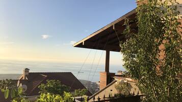 Villa de lujo, varias camas, vista al mar | Vista al jardín