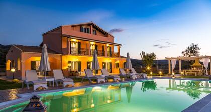 Eleni Luxury Villa rentoutua aurinkoa vain askeleen päässä merestä isossa kiinteistössä