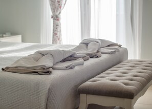 6 bedrooms, soundproofing, iron/ironing board, travel cot