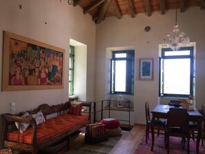 Dining - Traditional house near Monemvasia- Mountain & Sea (Χάρακας)