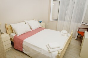 3 bedrooms, iron/ironing board, travel cot, free WiFi
