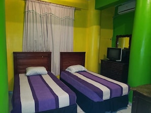 Chambre avec lits jumeaux, 2 lits une place | Wi-Fi gratuit