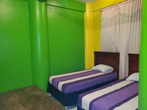 Habitación con 2 camas individuales, 2 camas individuales | Wifi gratis