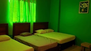 Quadruple Room | WiFi (free) - Hostal Guacamayos (La Ceiba)