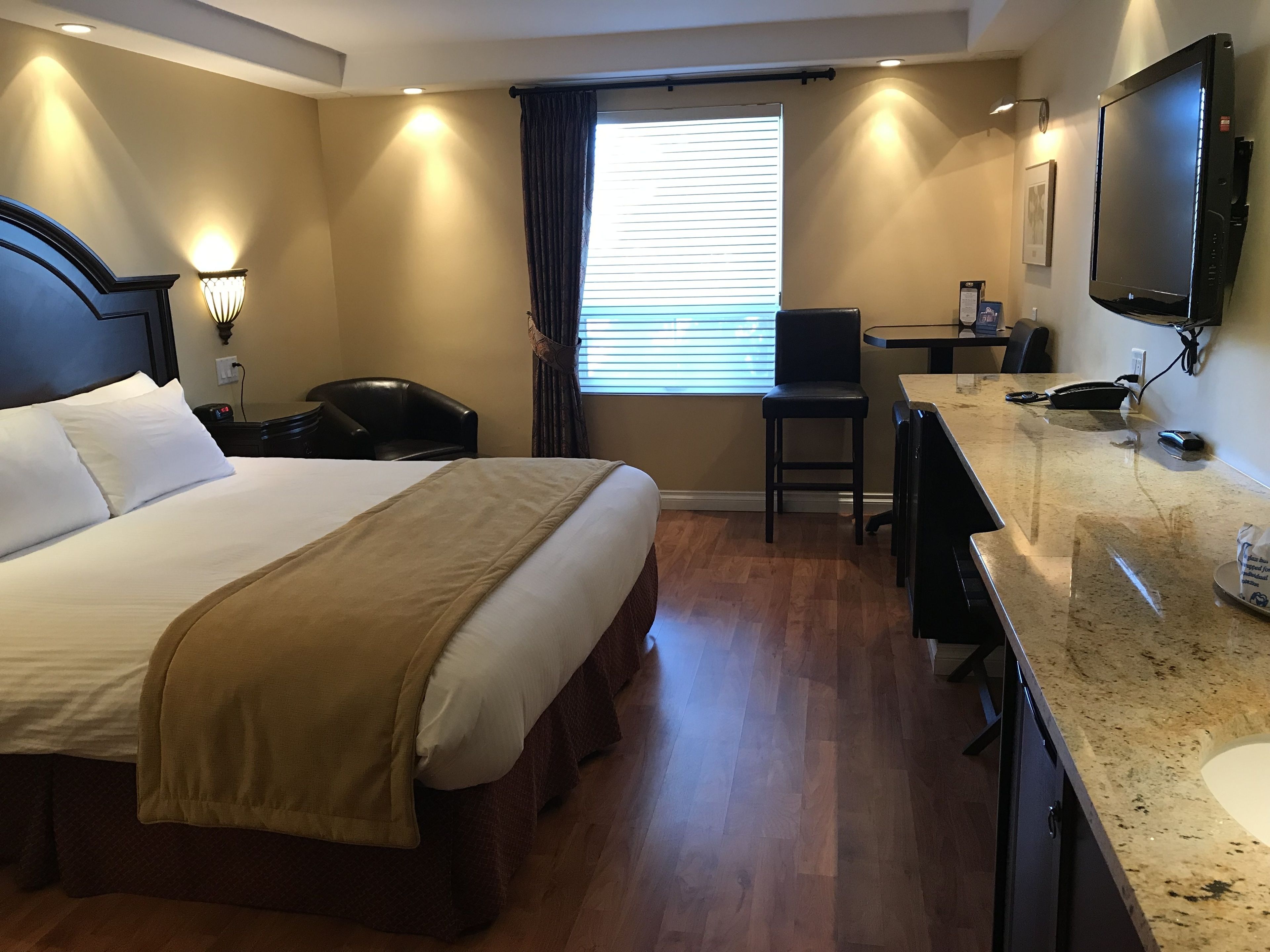 signature room, 1 king bed | down duvets, in-room safe, blackout curtains, iron/ironing board