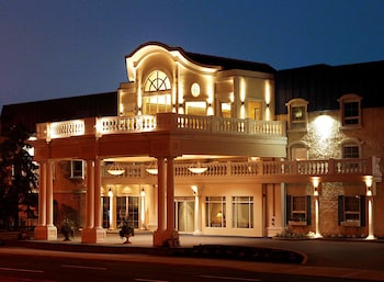 Chateau Louis Hotel & Conference Centre