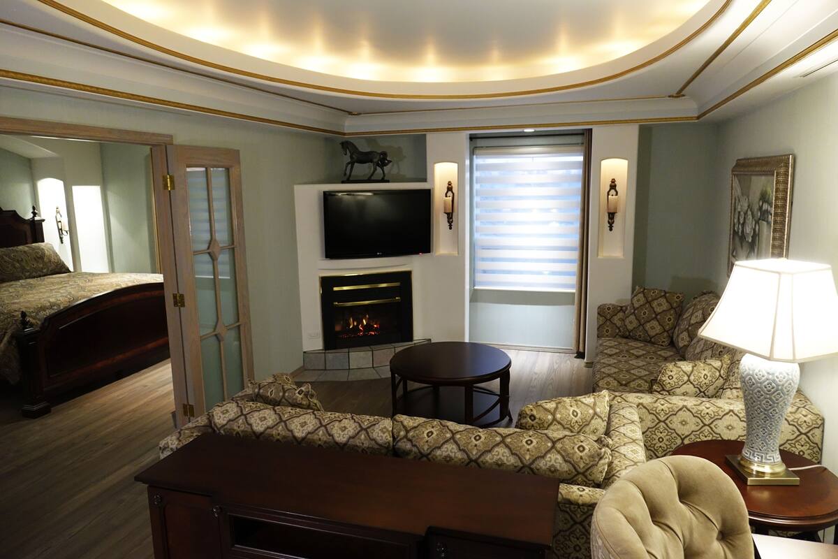 Suite, 1 King-Bett und Schlafsofa (Louis)