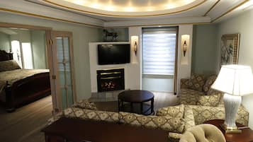 Suite, 1 King Bed with Sofa bed (Louis)