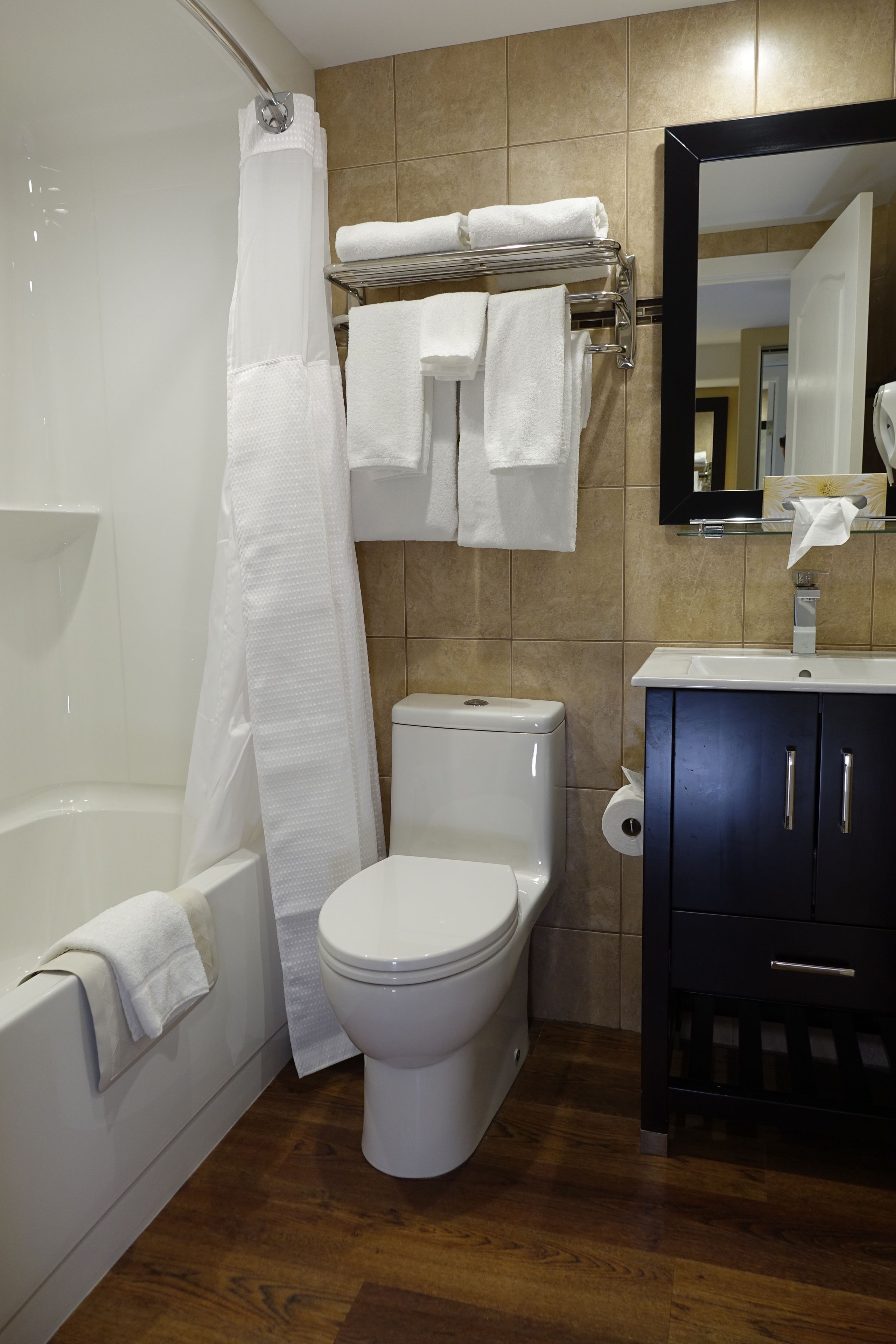 executive room, multiple beds (family) | bathroom | combined shower/bathtub, free toiletries, hair dryer, towels