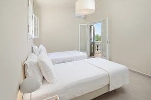 4 bedrooms, in-room safe, desk, iron/ironing board
