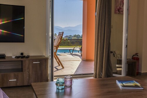 ARMONIA VILLAS Belle situation de services de luxe, un accès facile aux plages voisines