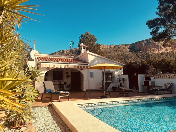 Outdoor pool - Private Villa With Pool Near Golf Course Short Drive to Beach (Unknown)