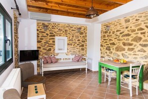 TV - Agrilos Οlive Τree Αpartment - Sleeps 2 (Μυρσινη)