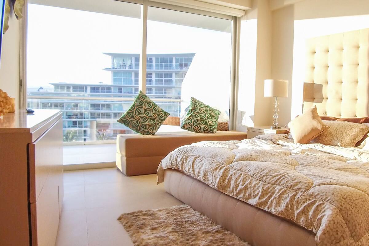 Apartemen Panorama, 2 kamar tidur, pemandangan samudra | 2 kamar tidur, brankas, tirai kedap cahaya, dan setrika/meja setrika