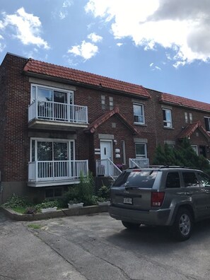 Property grounds - La Maison sur Sherbrooke (Montreal)