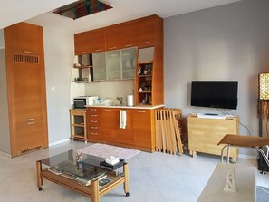 Interior - 70 sqm bright easy free parking (Συκιές)