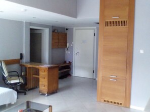 2 bedrooms, in-room safe, iron/ironing board, WiFi - 70 sqm bright easy free parking (Συκιές)