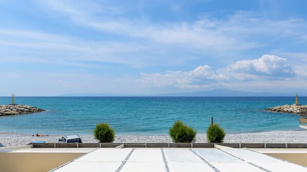 Beach nearby - AGALI 2 MAISONETTE FRONT OF THE SEA (Ακρογιάλι)