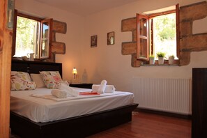 3 bedrooms, iron/ironing board, free WiFi, bed sheets