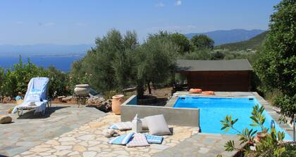 Villa Avia (Villa traditionnelle en pierre avec piscine et vue imprenable)