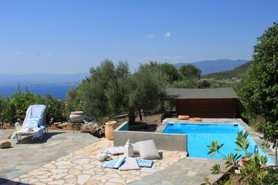 Vista Avia Villa (Traditional Stone Villa with Pool and Amazing View) 