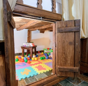 Children's area - Arch Villa traditional holiday house on Rhodes (Σορωνή)
