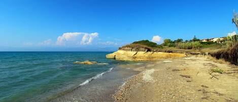 Una spiaggia nelle vicinanze