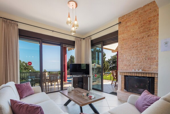 تلفزيون، مدفأة، ألعاب فيديو، مشغل دي في دي