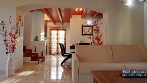 Smart TV, DVD player, books, stereo