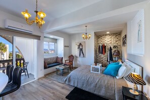 1 bedroom, in-room safe, iron/ironing board, WiFi - Retro Deluxe Studio Apartment, 4th floor, two minutes on foot from the beach (ΓΕΡΜΑΣΟΓΕΙΑ)