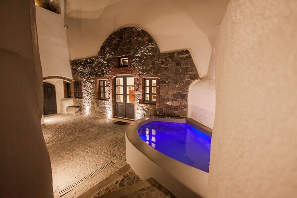 Unclassified image, 1 of 22, button - CASA SANTANTONIO - Senior Cave Apartment with outdoor Jacuzzi (Φηρά Θήρας)